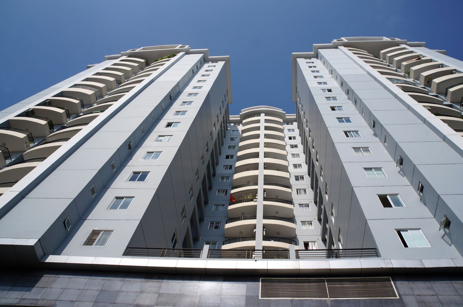 Sony Alpha NEX-F3 + Sony E 18-55mm F3.5-5.6 OSS sample photo. Condominium, architecture, vietnam photography