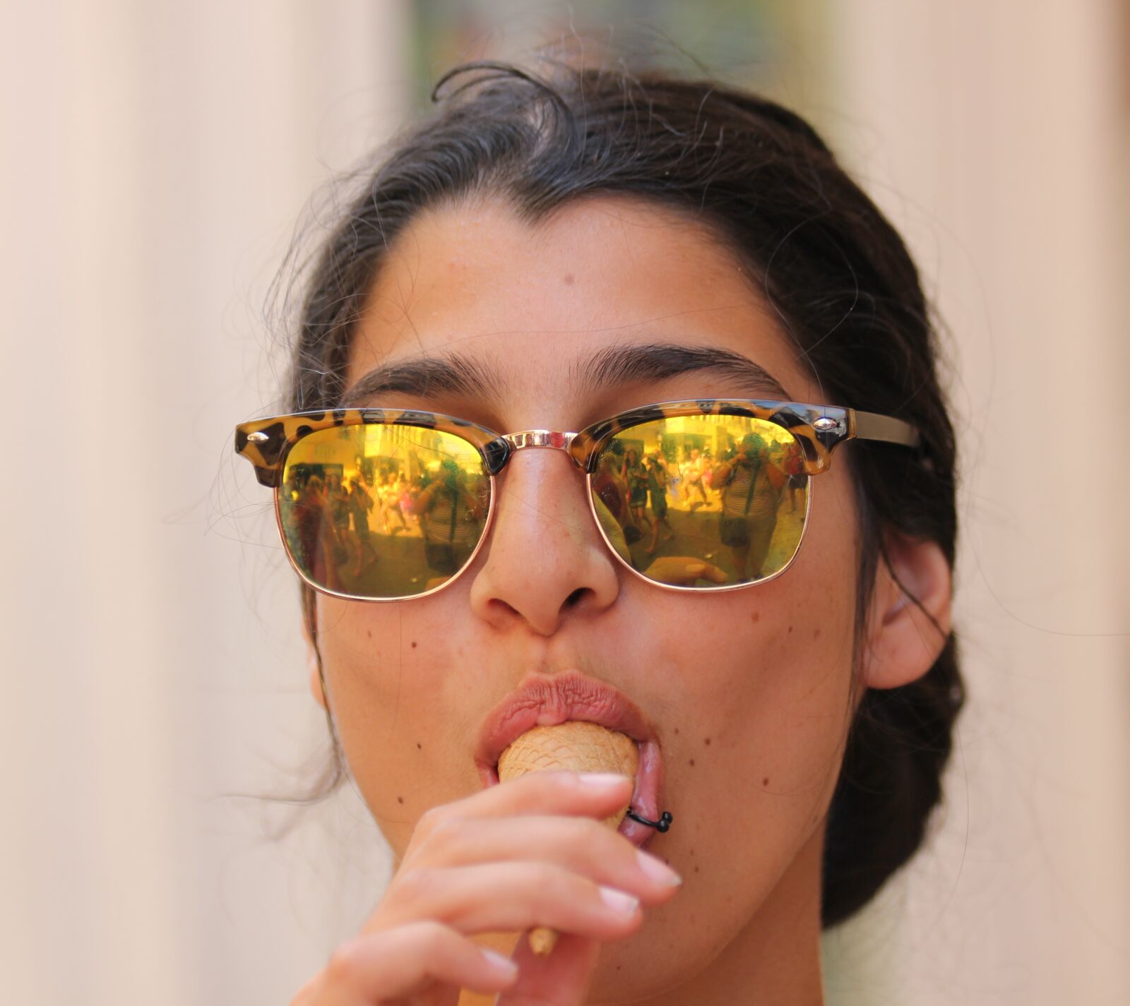Canon EOS 550D (EOS Rebel T2i / EOS Kiss X4) sample photo. Girl, glasses, pretty photography