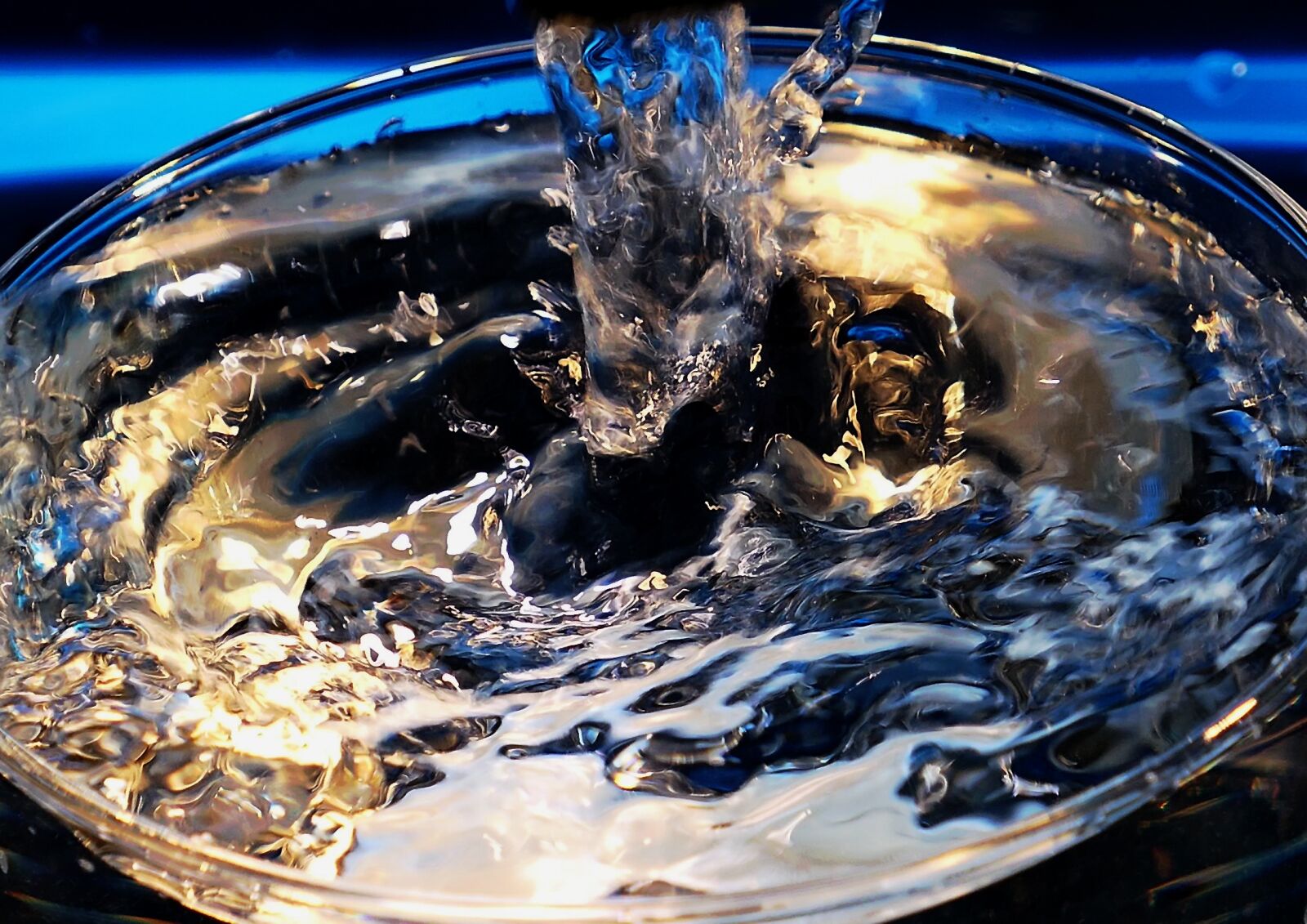 Panasonic Lumix DMC-LX10 (Lumix DMC-LX15) sample photo. Water, fontaine, plug photography