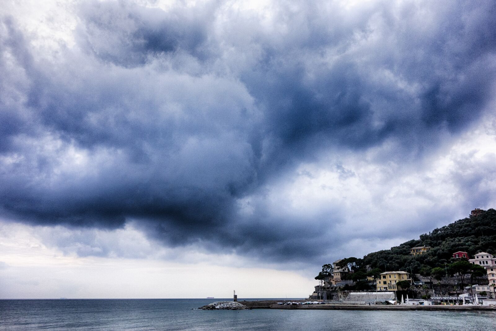 Sony Cyber-shot DSC-RX100 sample photo. Recco, liguria, sunset photography
