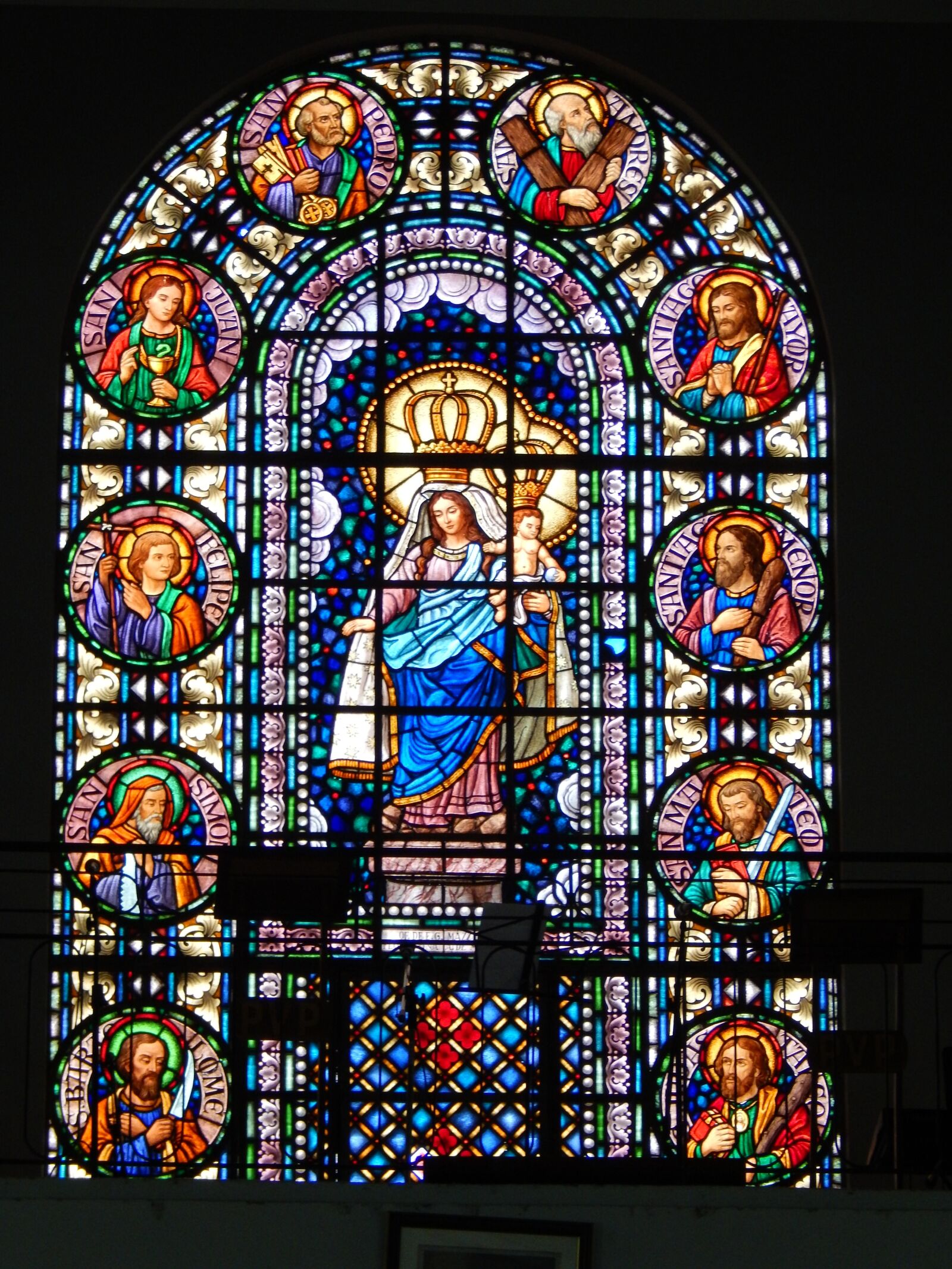 Nikon Coolpix L830 sample photo. Stained glass, church, santo photography