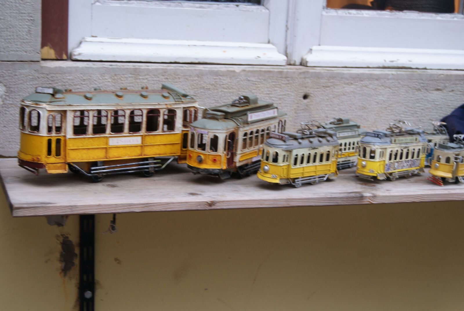 Sony Alpha DSLR-A230 sample photo. Lisbon, tram, toy photography