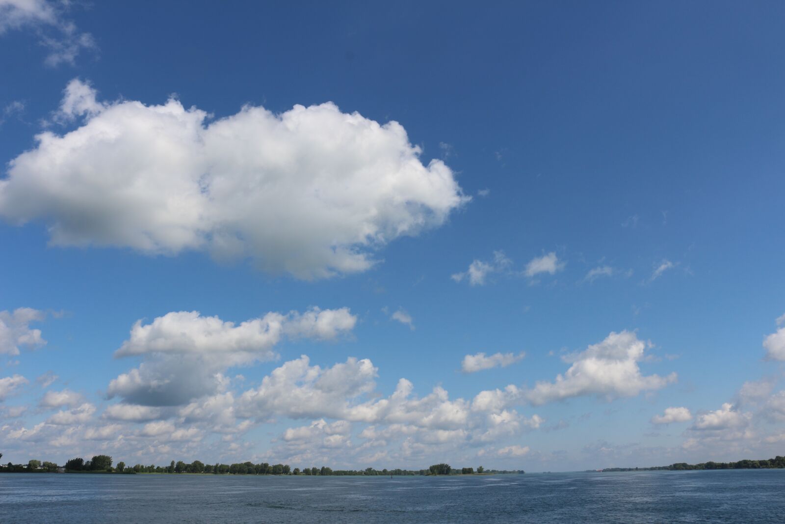 Canon EOS 100D (EOS Rebel SL1 / EOS Kiss X7) sample photo. Horizon, cumulus, cloud photography