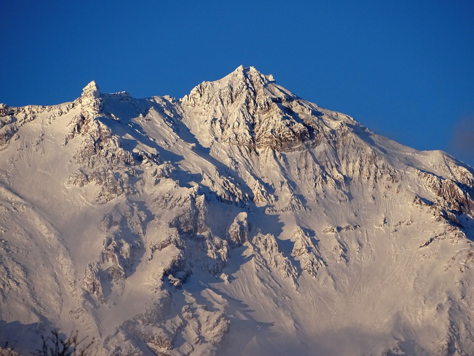 Sony DSC-HX400 sample photo. Koryaksky volcano, top, rocks photography