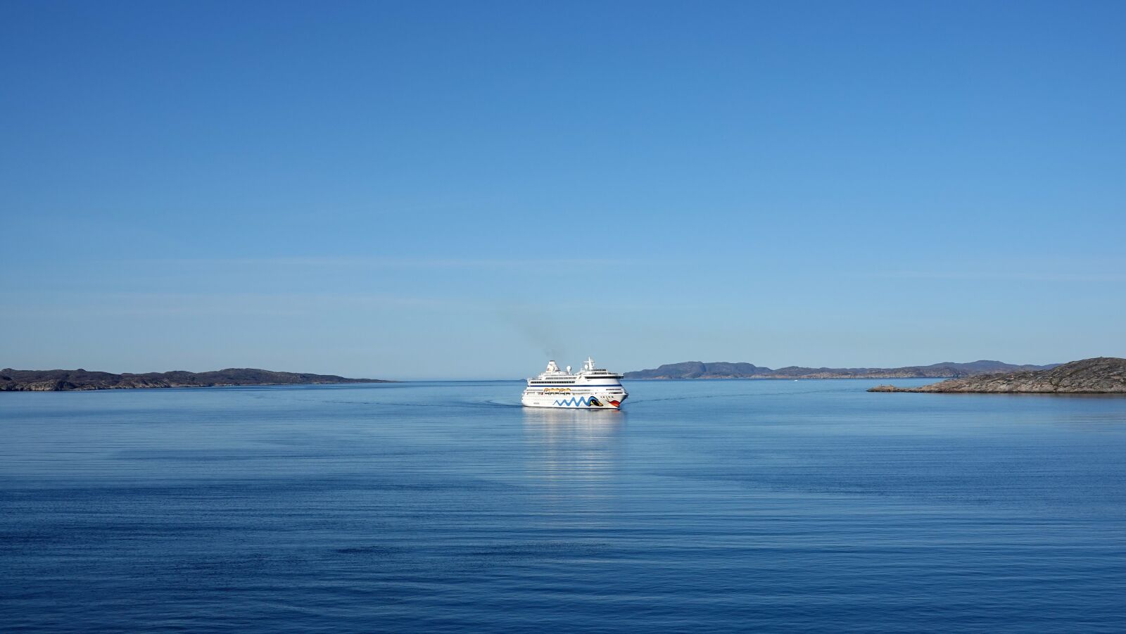 Sony Cyber-shot DSC-RX100 VI sample photo. Cruise ship, greenland, ocean photography