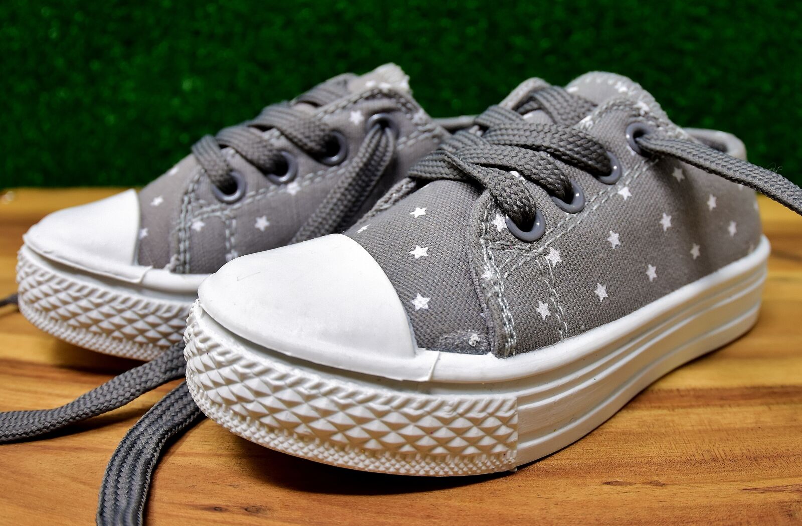Nikon D7200 sample photo. Children's shoes, cute, sports photography