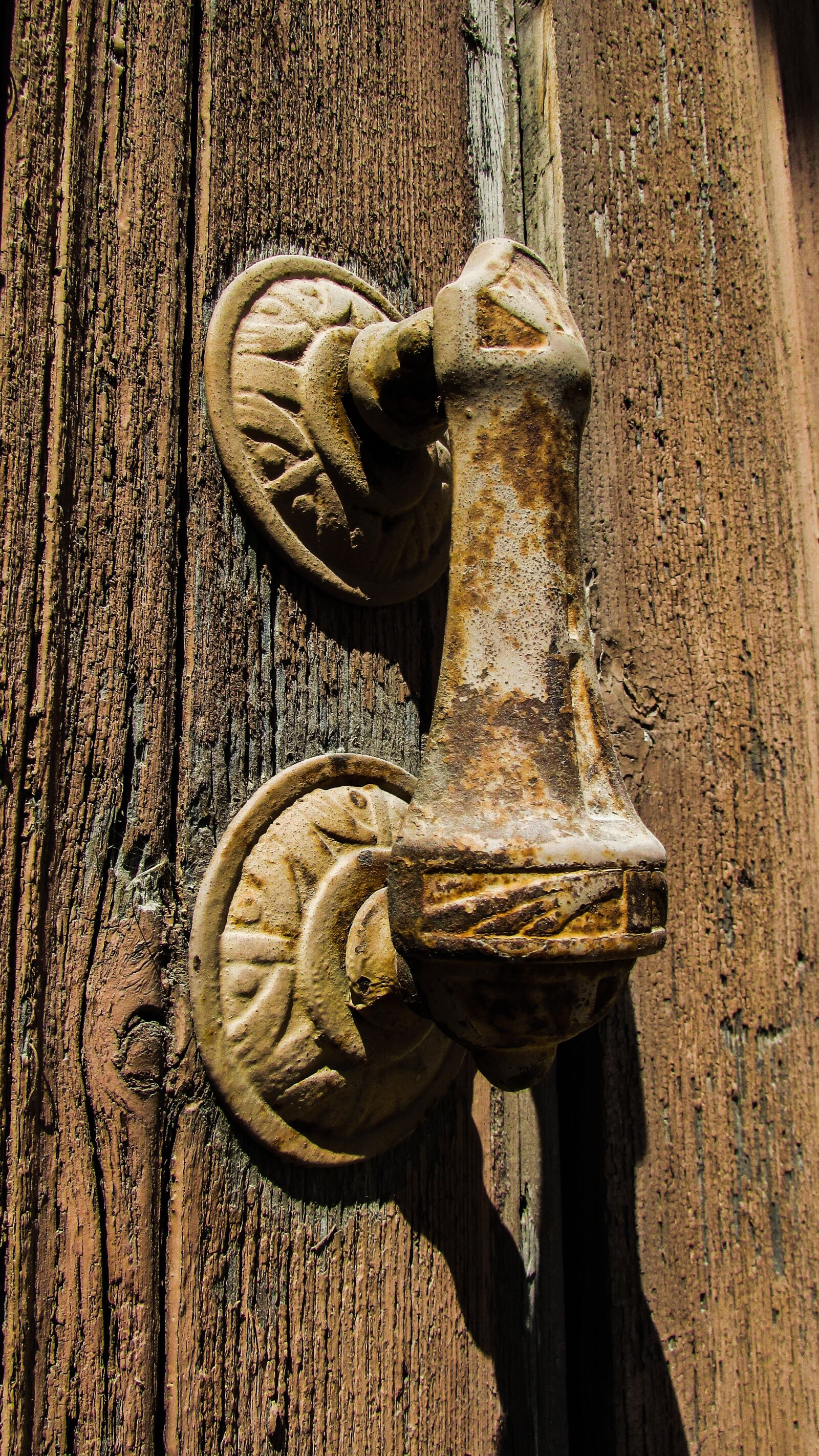 Canon PowerShot SX400 IS sample photo. Knocker, metallic, rusty photography