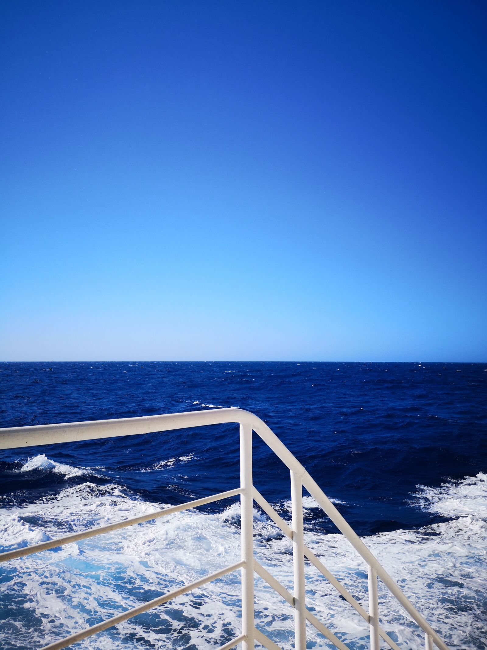 HUAWEI P20 sample photo. Boat, sea, water photography