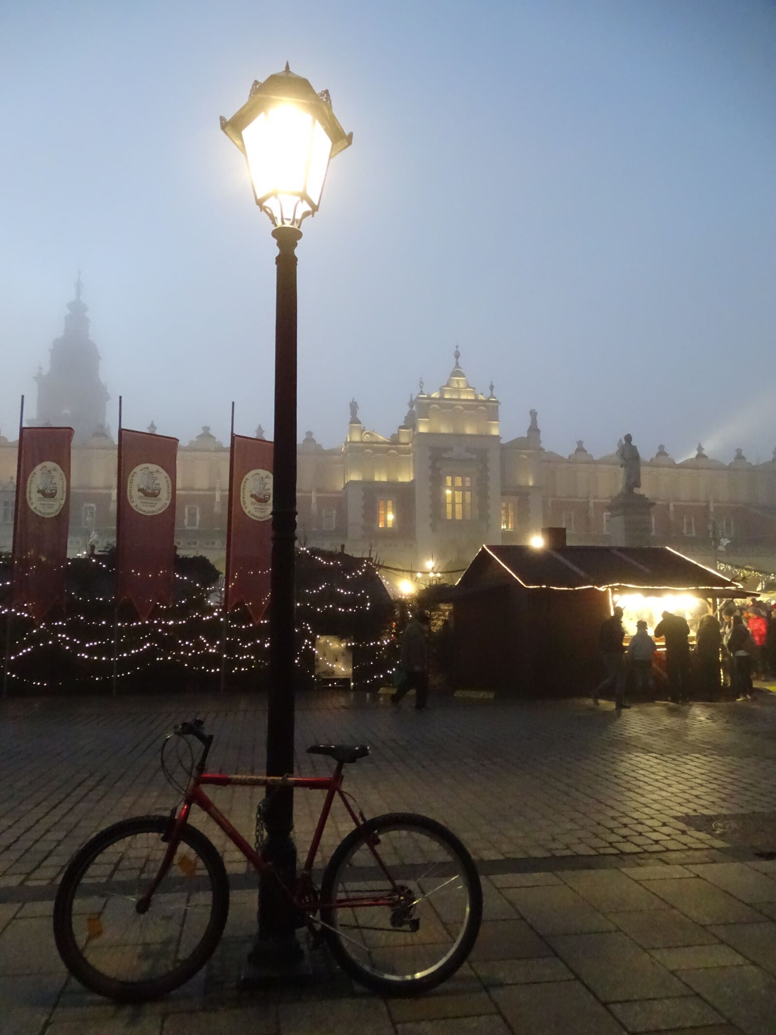 Sony Cyber-shot DSC-HX400V sample photo. Krak w, the market photography