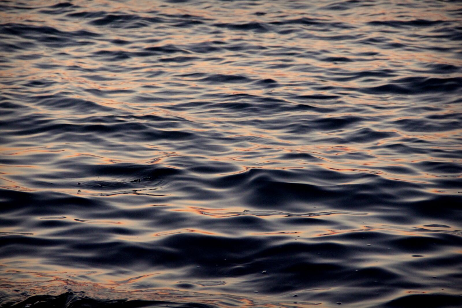 Canon EF-S 18-135mm F3.5-5.6 IS sample photo. Water, waves, liquid photography