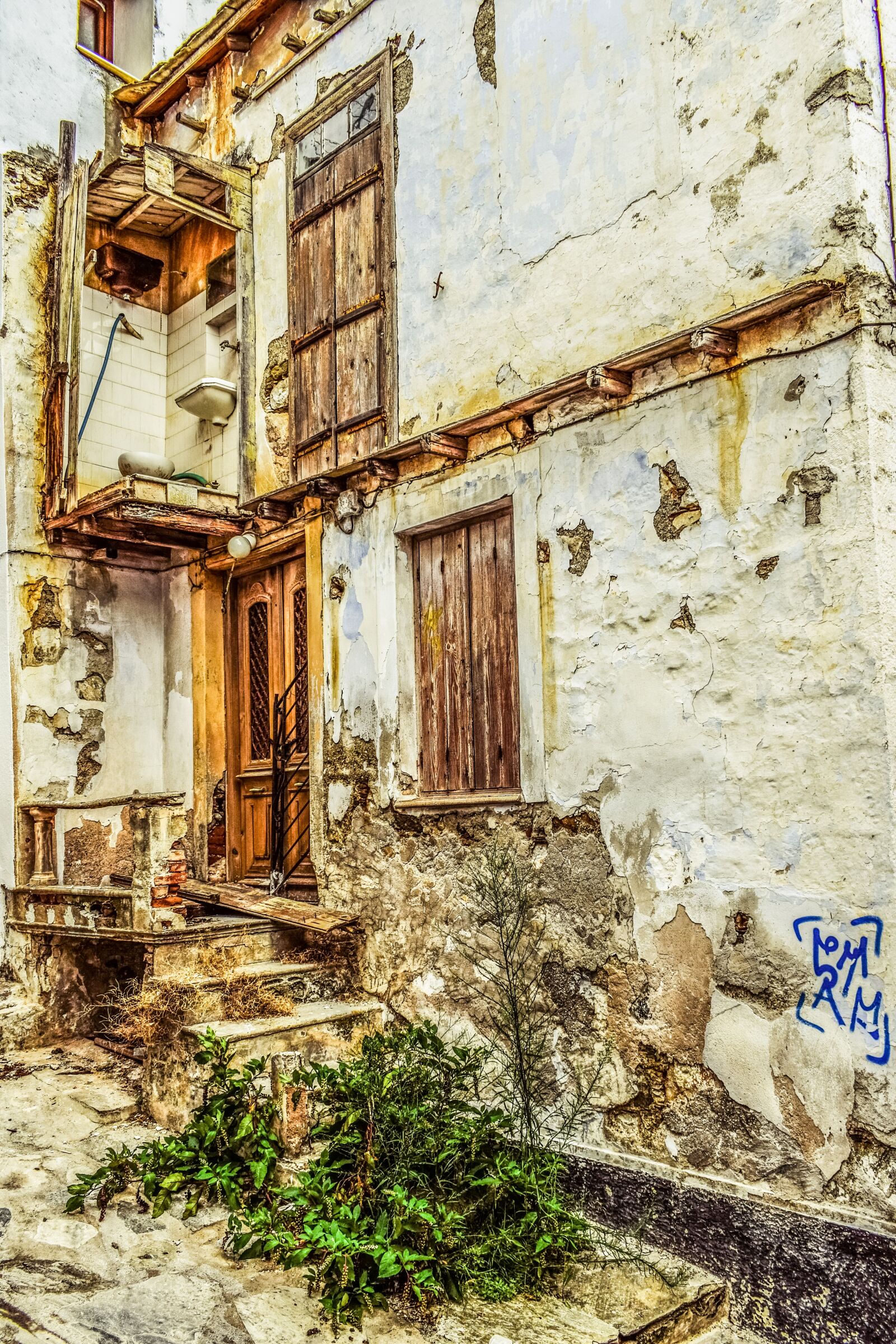 Nikon D3300 sample photo. Old house, damaged, weathered photography