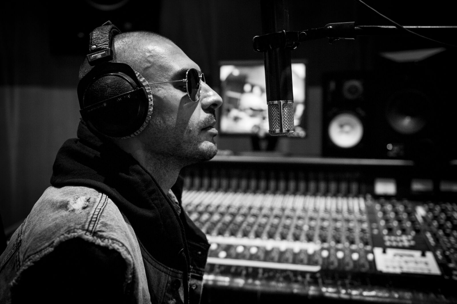 Nikon D3 sample photo. People, one, music photography