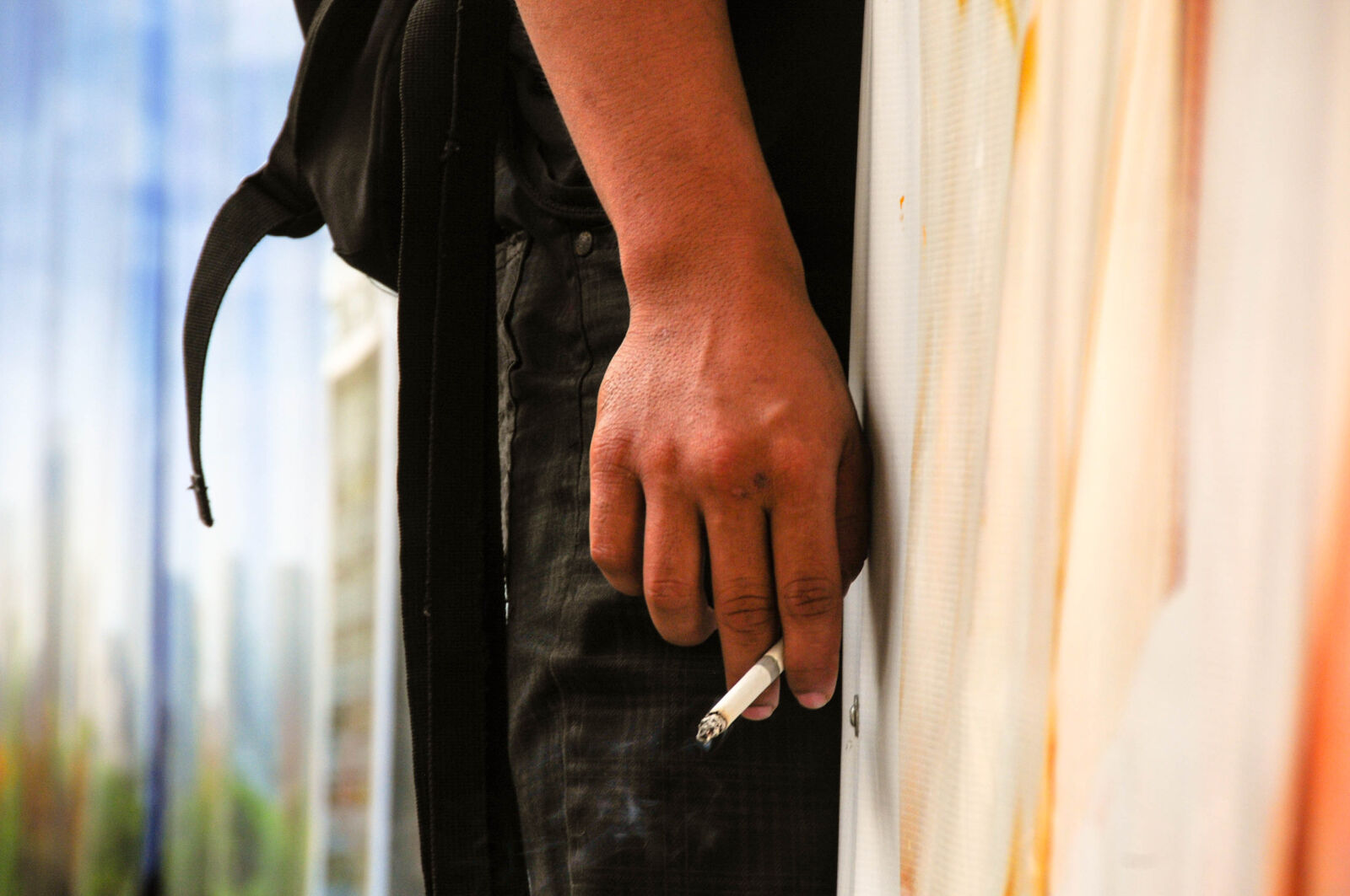 Nikon D300 sample photo. Cigarette, hand, holding, cigarette photography