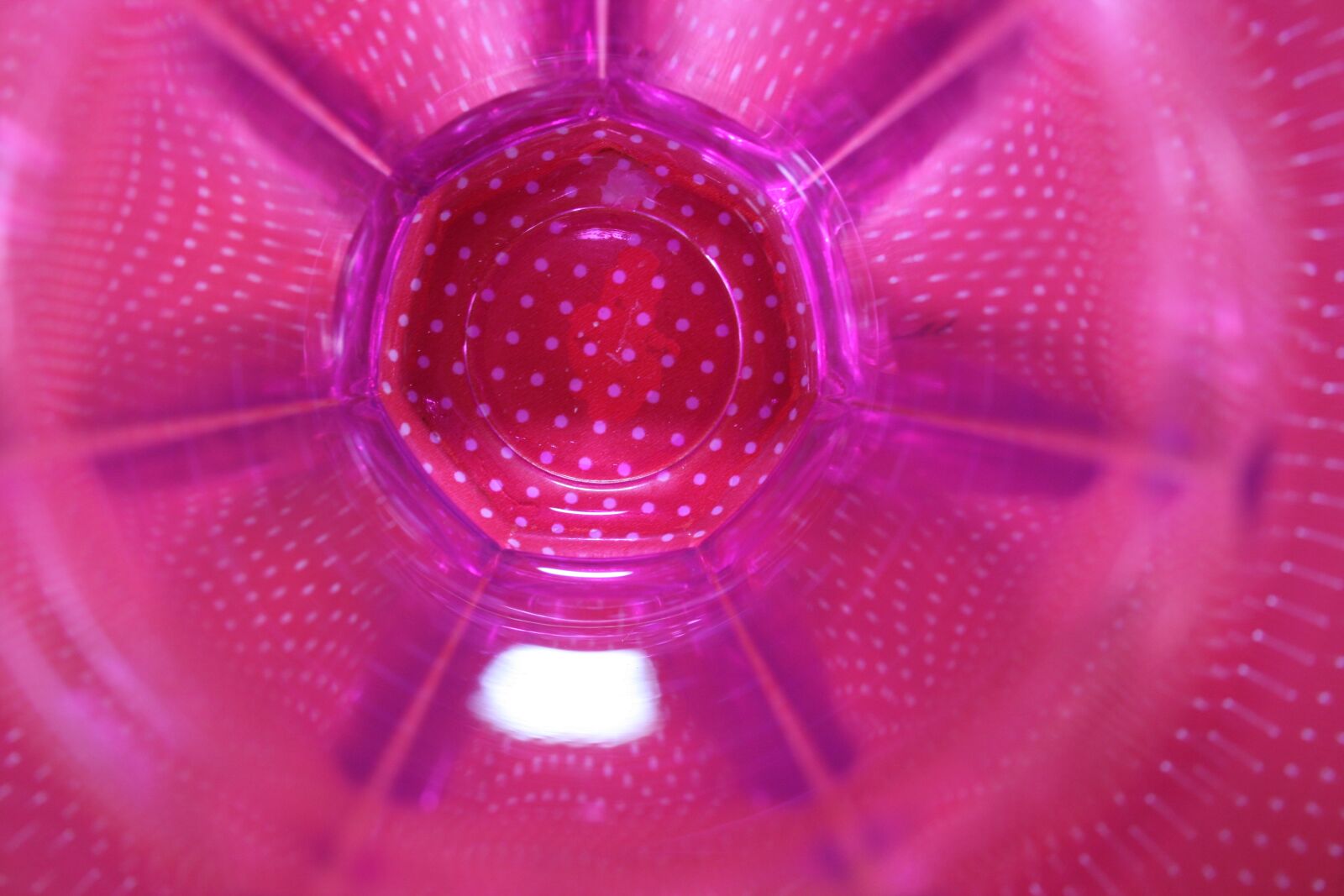 Canon EOS 400D (EOS Digital Rebel XTi / EOS Kiss Digital X) sample photo. Glass, pink, pattern photography