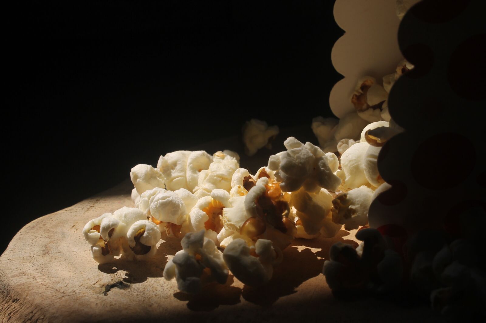 Canon EOS 1100D (EOS Rebel T3 / EOS Kiss X50) sample photo. Popcorn, movie time, holiday photography