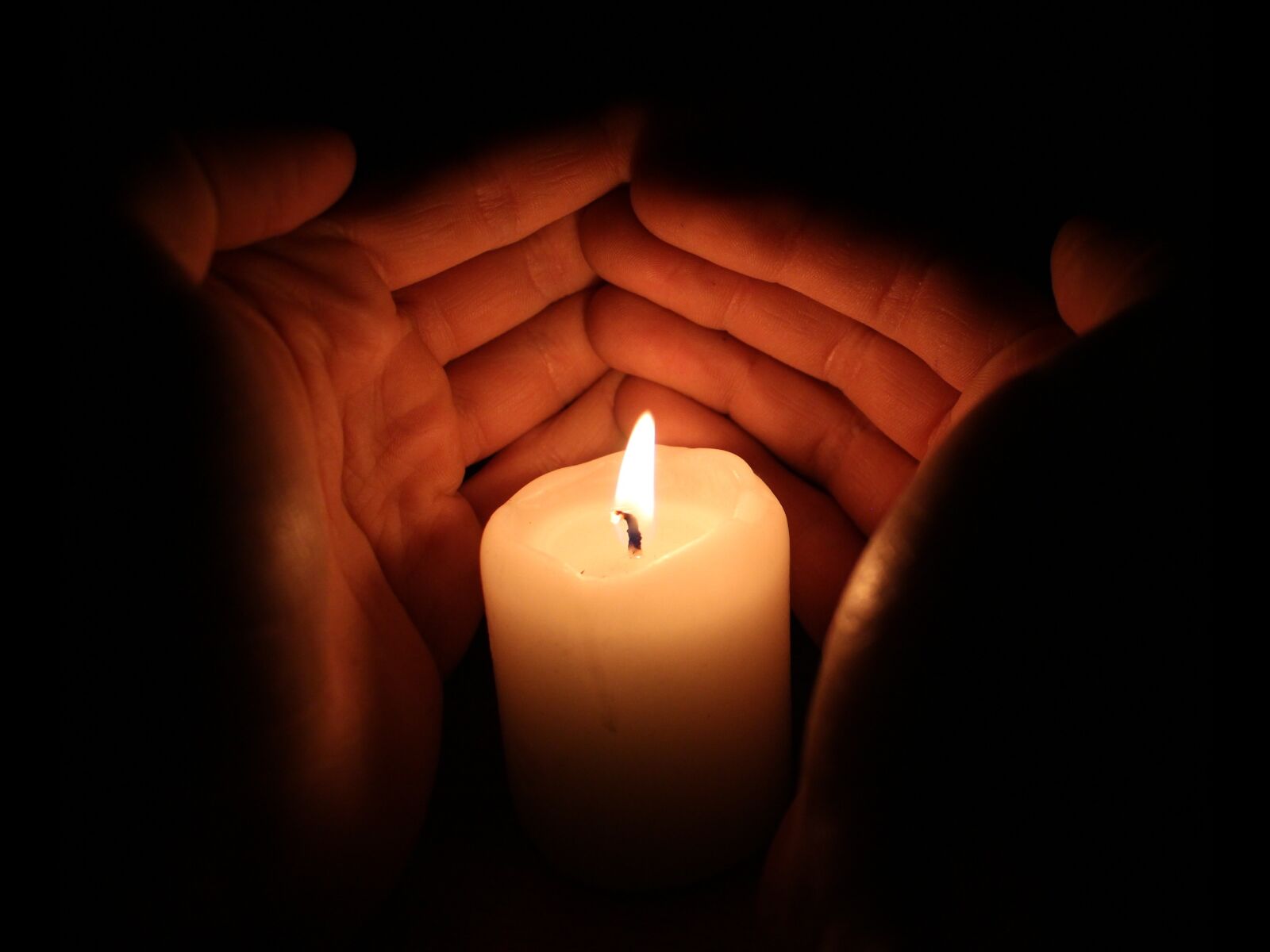 Canon EOS 700D (EOS Rebel T5i / EOS Kiss X7i) sample photo. Light, candle, hands photography
