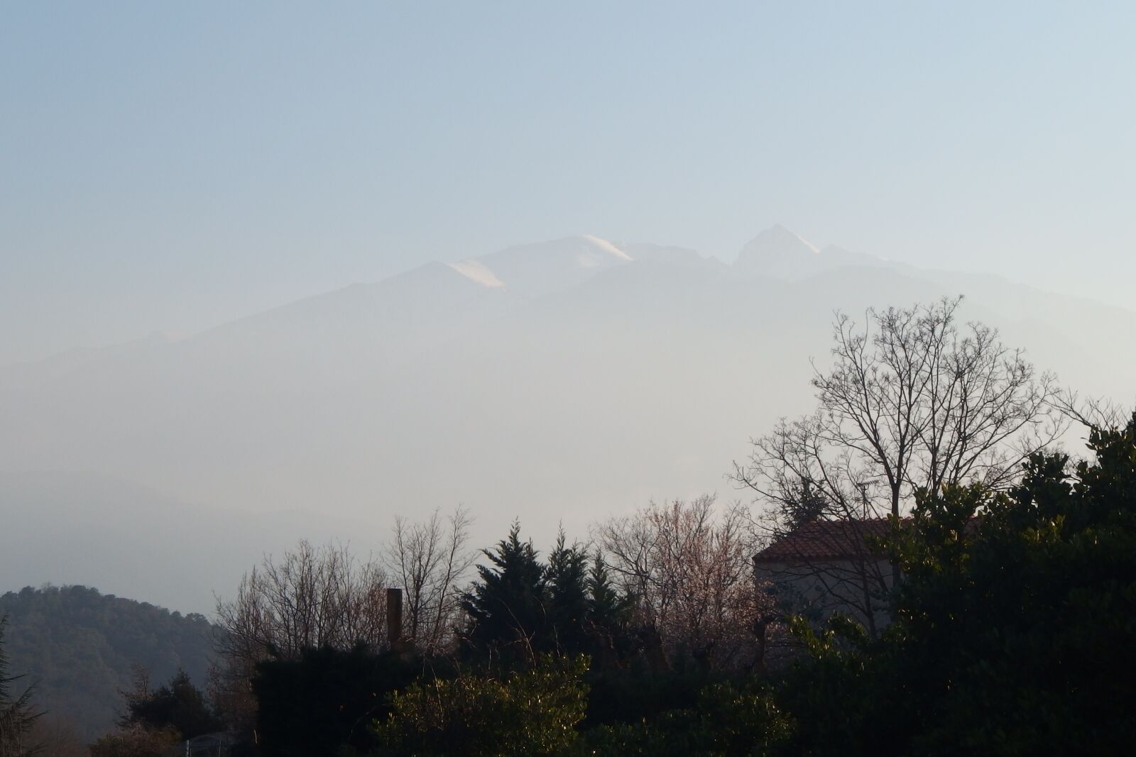 Olympus Stylus XZ-10 sample photo. Fog, mountains, landscape photography