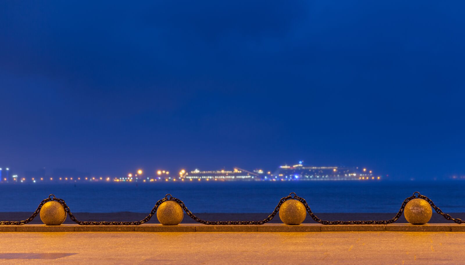 Canon EOS 5D Mark II sample photo. Night, lights, cruise liner photography