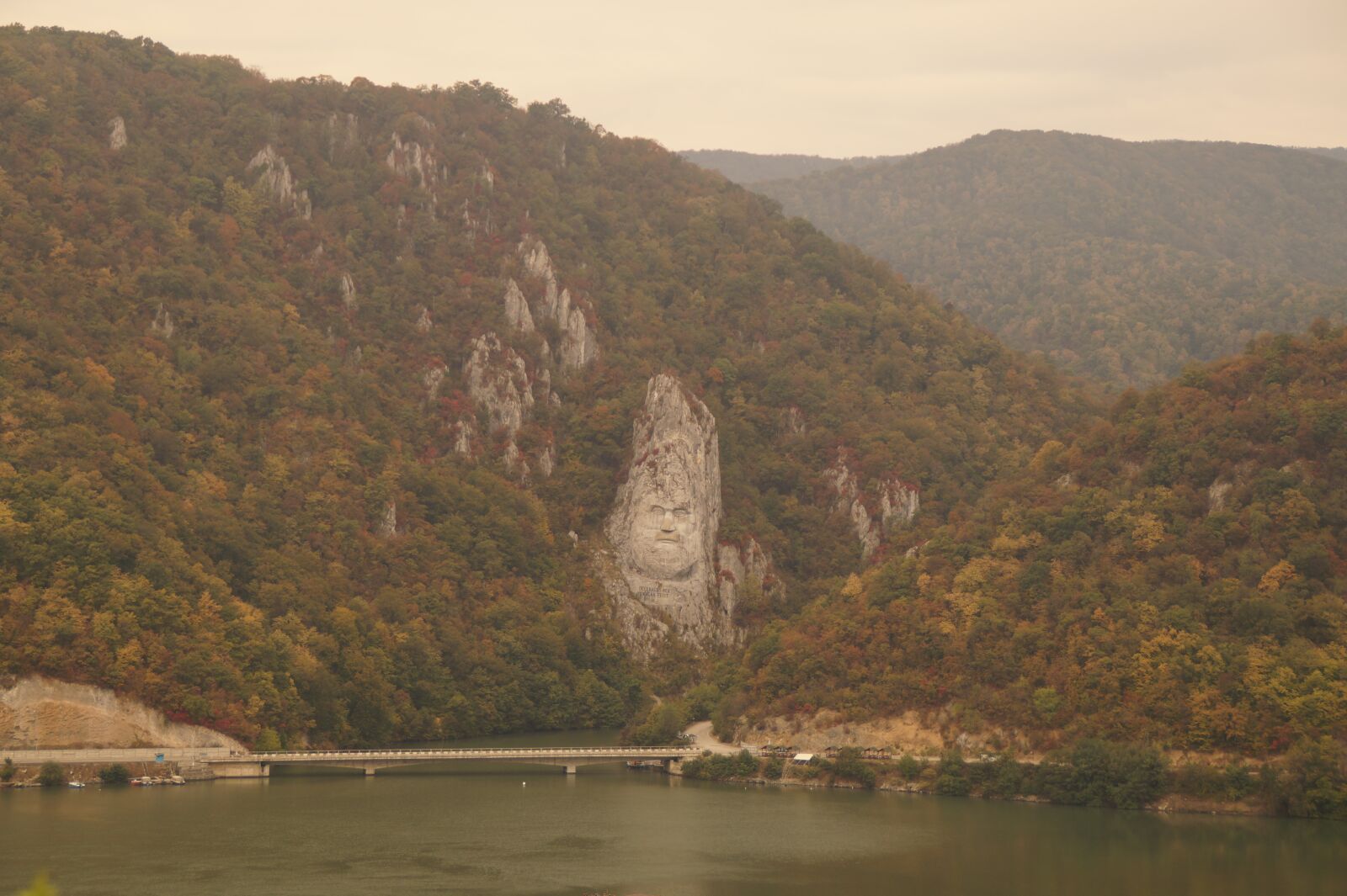Sony DT 18-200mm F3.5-6.3 sample photo. Decebal's face, danube, romania photography