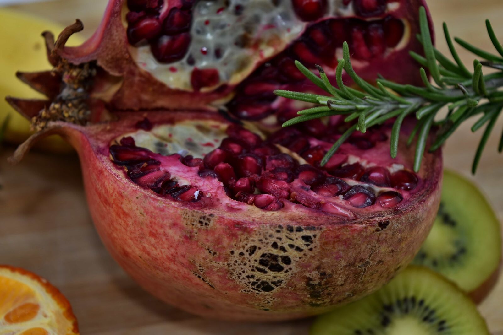 Nikon D5500 sample photo. Kiwi, pomegranate, ripe fruit photography