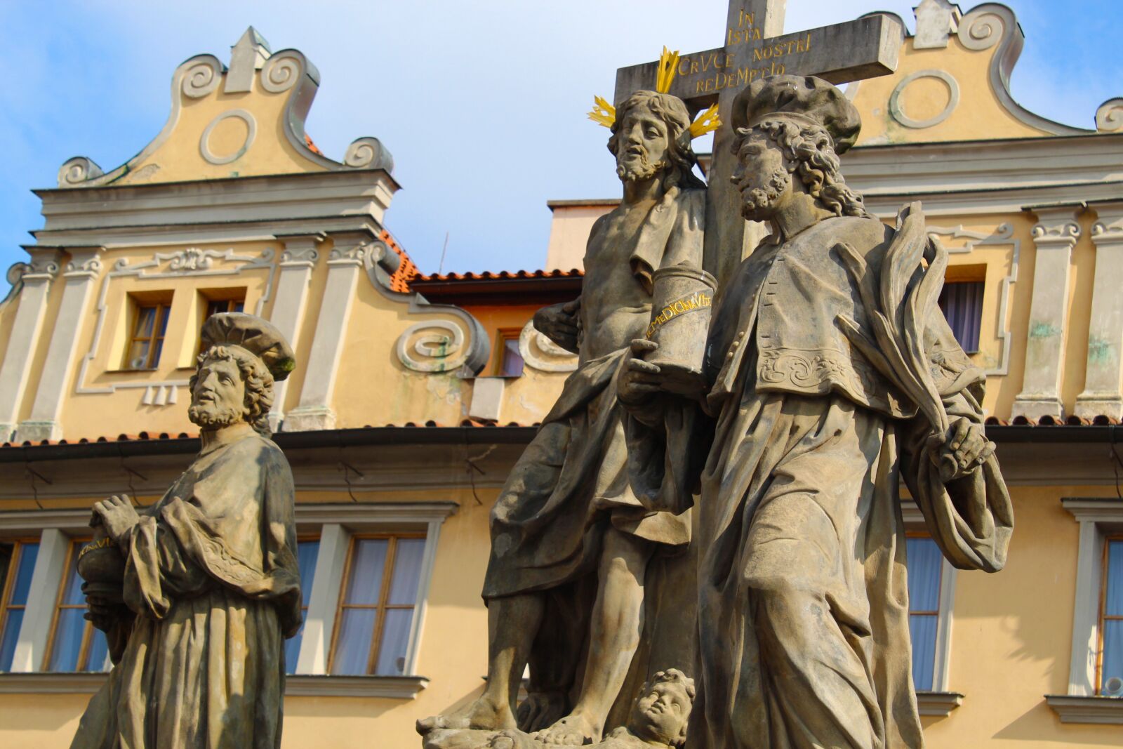 Canon EOS 1300D (EOS Rebel T6 / EOS Kiss X80) sample photo. Prague, charles bridge, statues photography