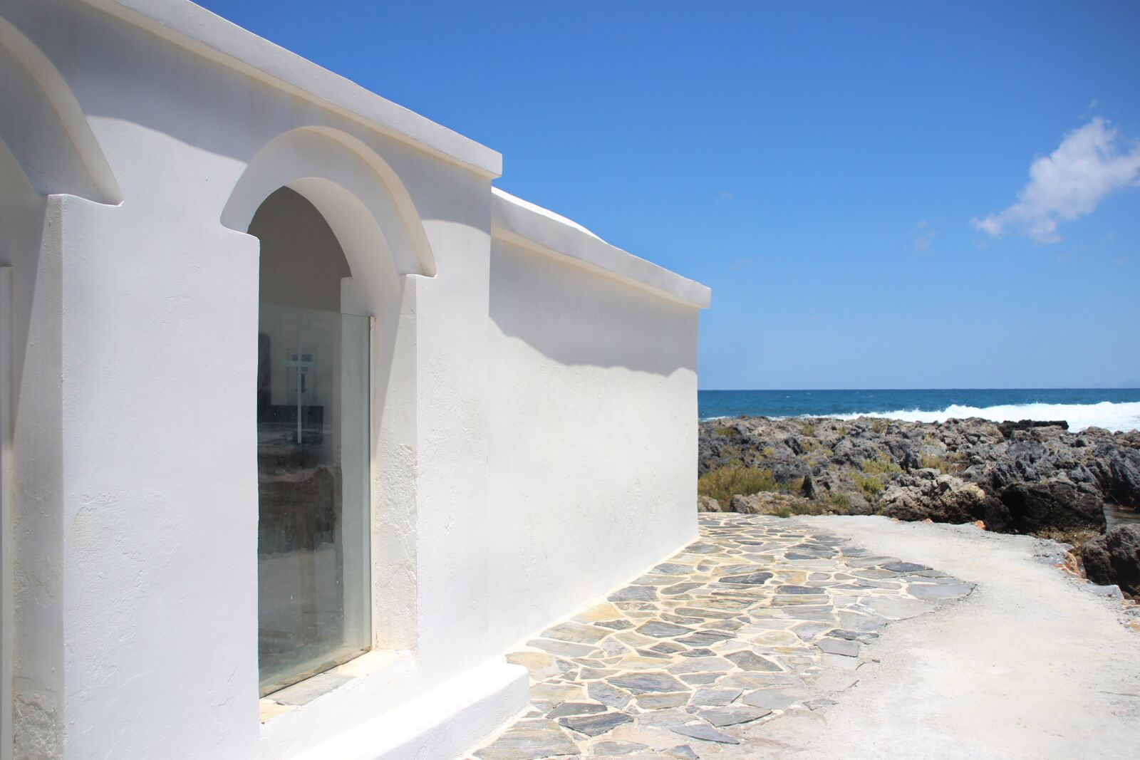 Canon EOS 600D (Rebel EOS T3i / EOS Kiss X5) sample photo. Crete, chapel, sea photography