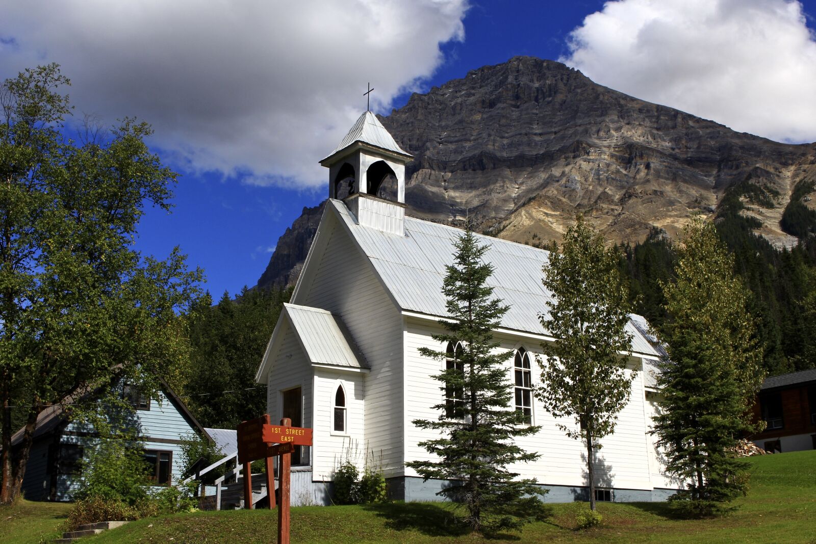 Canon EOS 700D (EOS Rebel T5i / EOS Kiss X7i) sample photo. Canada, church, village photography