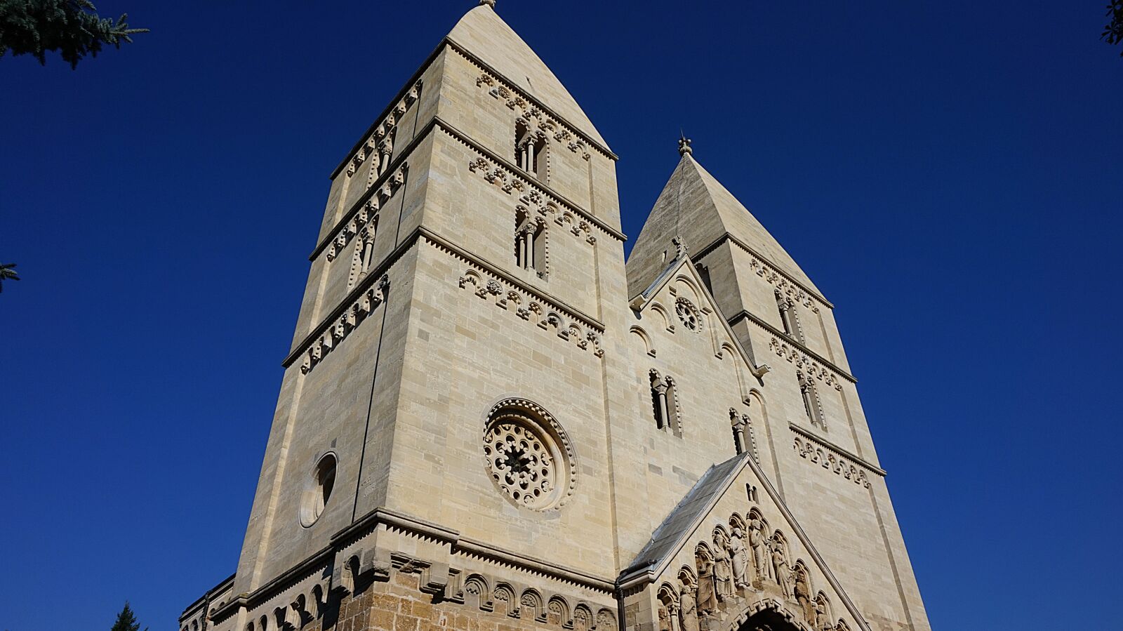 Sony Alpha a5000 (ILCE 5000) sample photo. Romanesque church, jak church photography