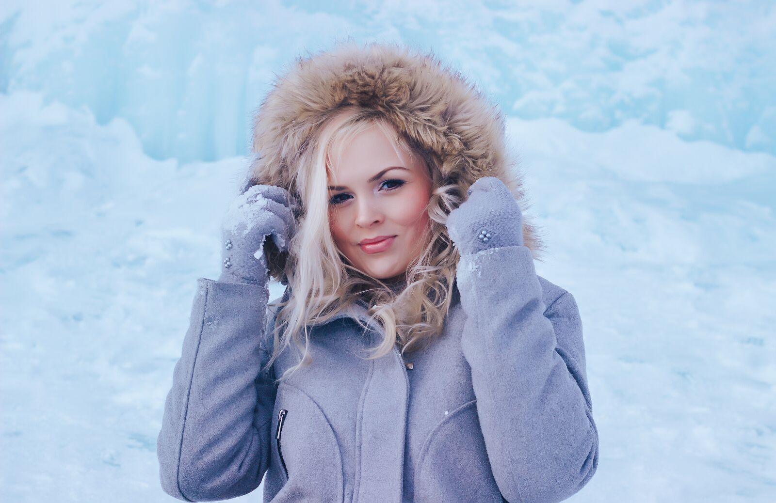 Canon EOS 600D (Rebel EOS T3i / EOS Kiss X5) + Canon EF 50mm F1.8 STM sample photo. Beauty in the snow photography