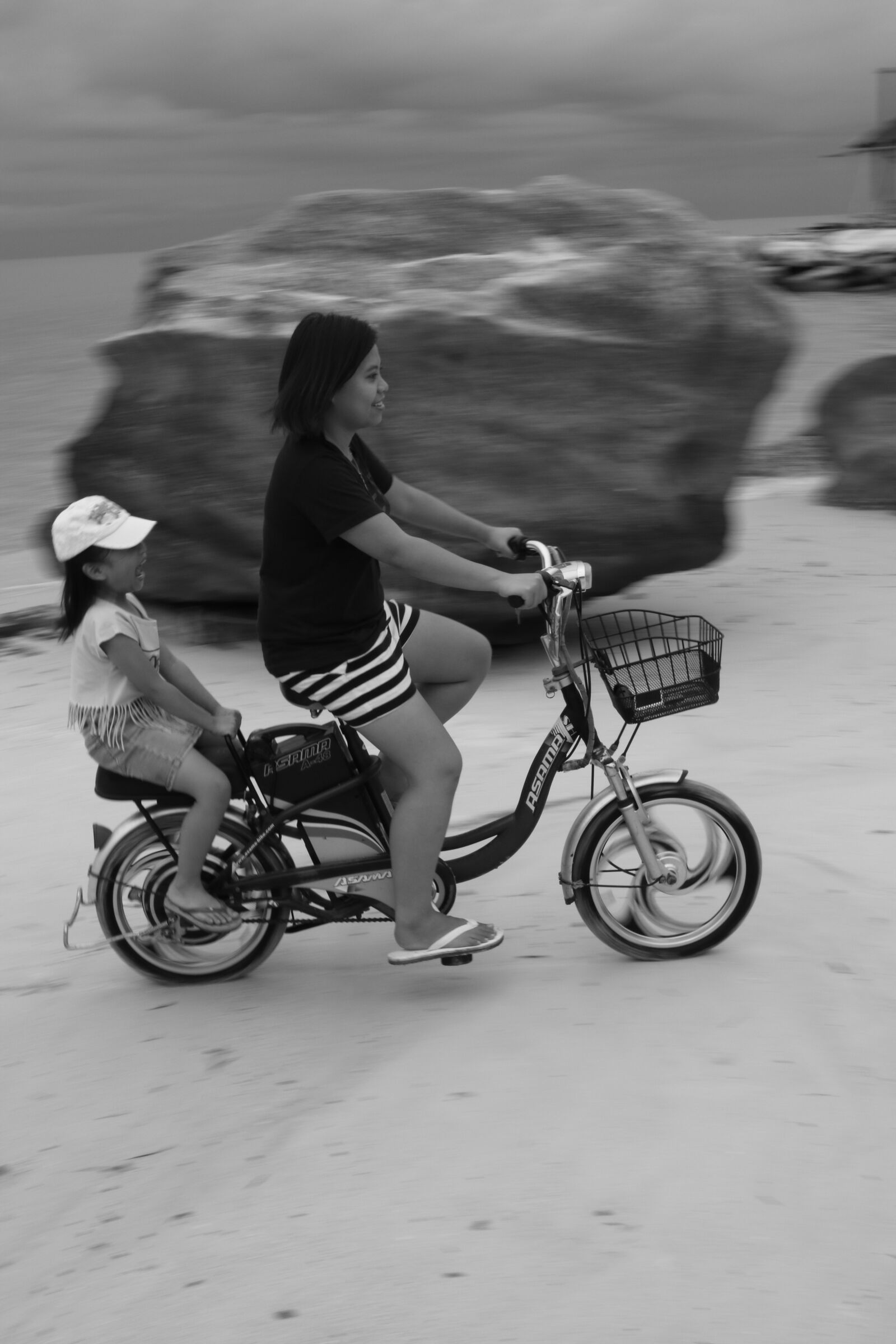 Canon EOS 750D (EOS Rebel T6i / EOS Kiss X8i) sample photo. Summer, beach, bike photography