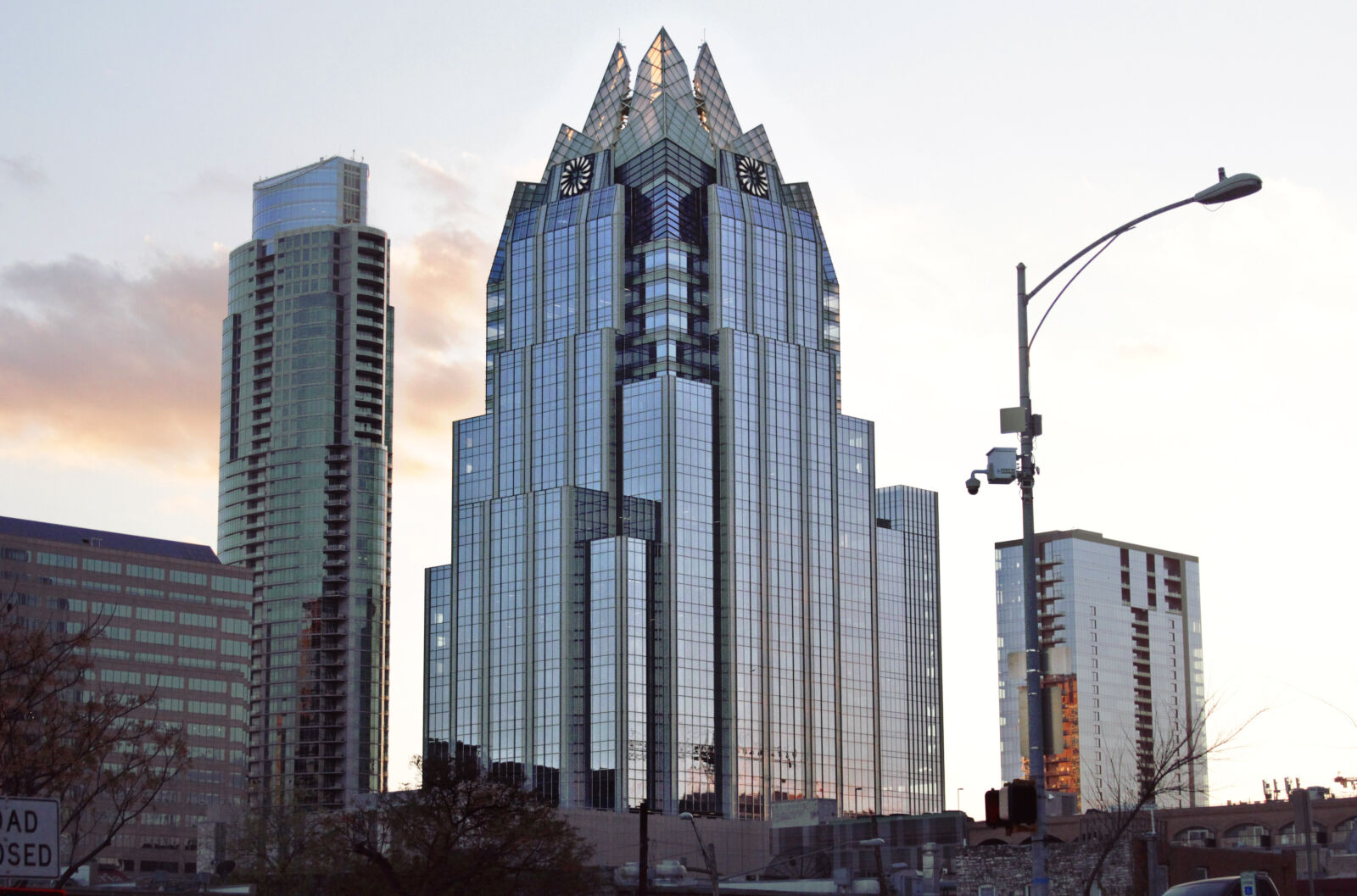 Canon EOS 550D (EOS Rebel T2i / EOS Kiss X4) sample photo. Austin, building, sxsw, texas photography