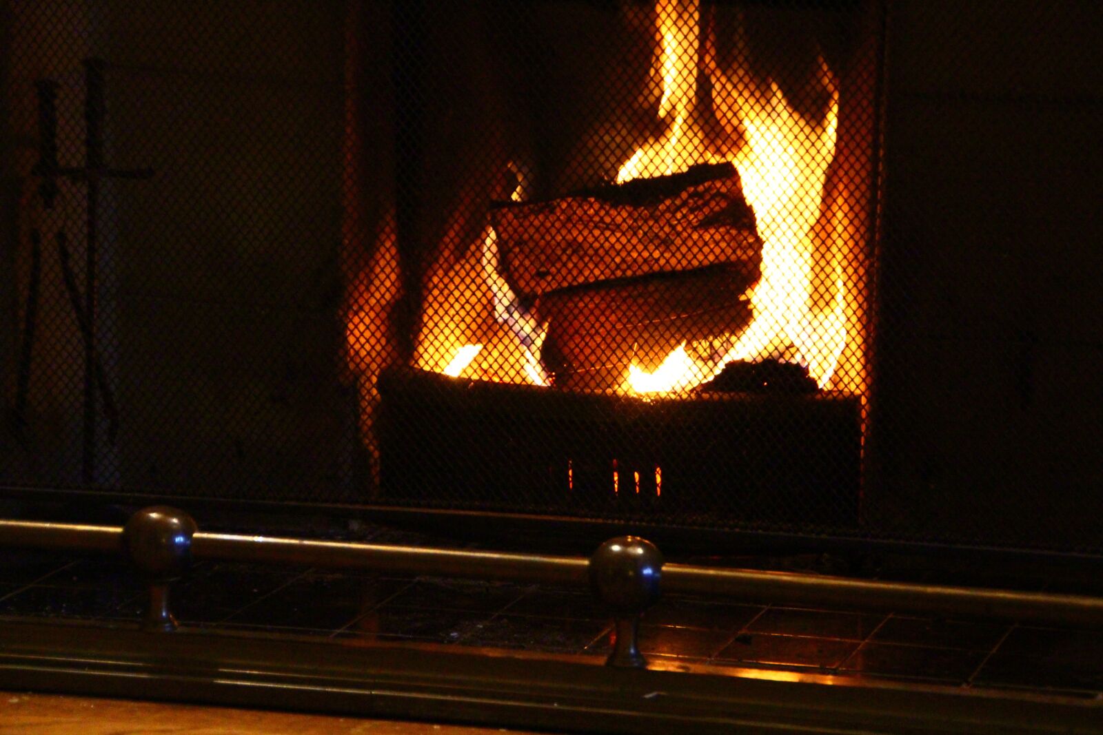 Canon EOS 650D (EOS Rebel T4i / EOS Kiss X6i) sample photo. Fireplace, fire, heat photography