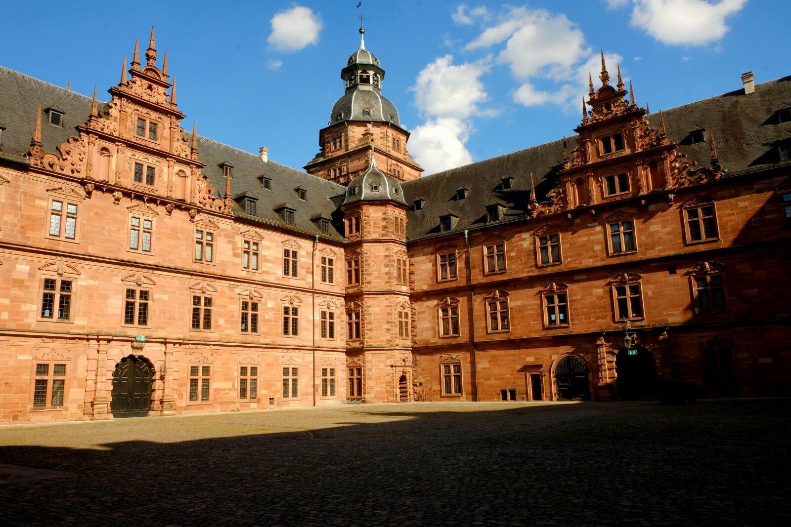 Fujifilm X-T20 sample photo. Castle, hof, architecture photography