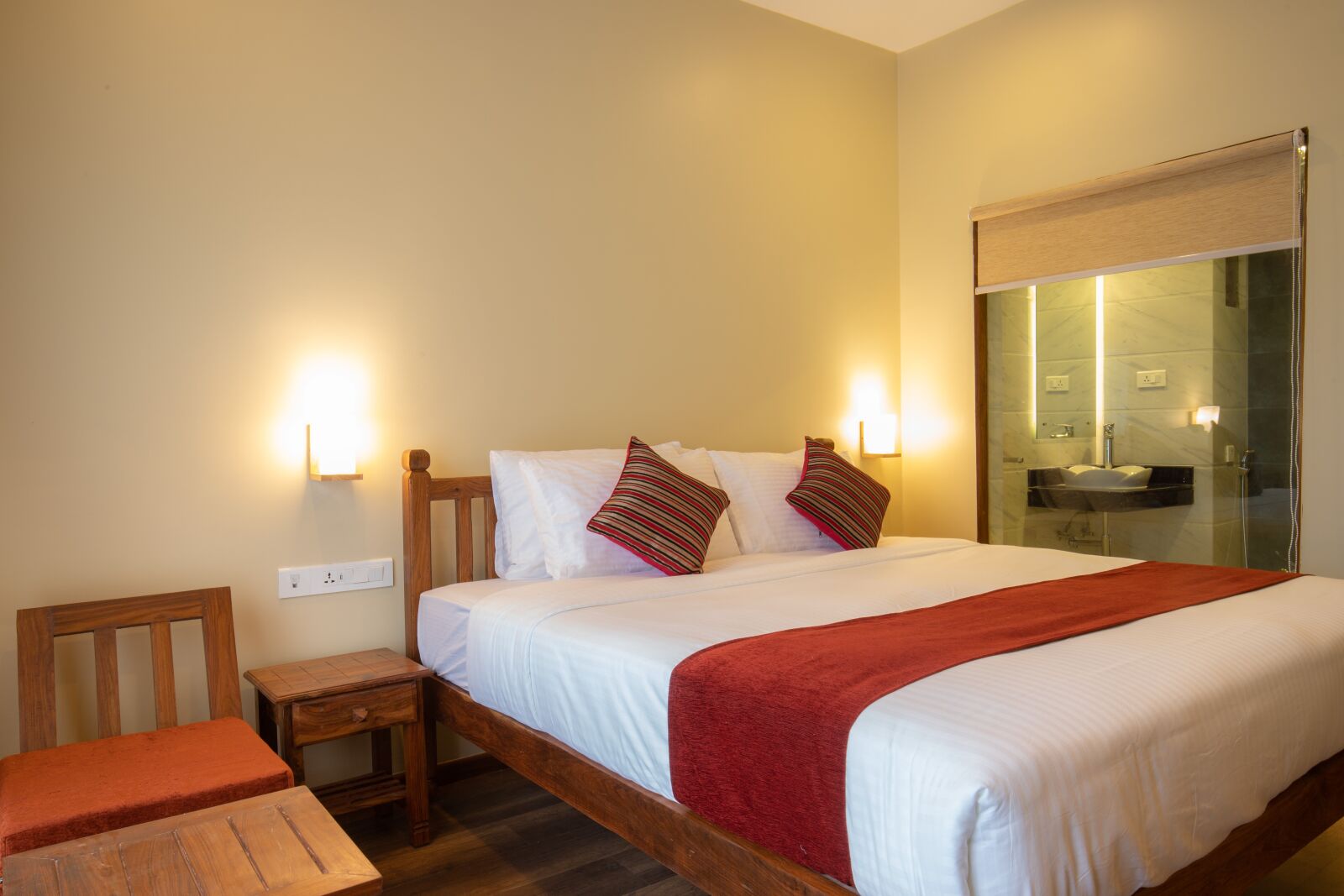 Canon EF 16-35mm F4L IS USM sample photo. Bed, light, hotel photography