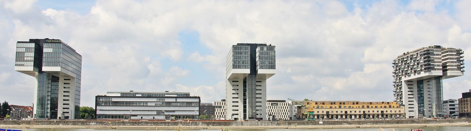 Canon EOS 550D (EOS Rebel T2i / EOS Kiss X4) sample photo. Crane homes, architecture, cologne photography