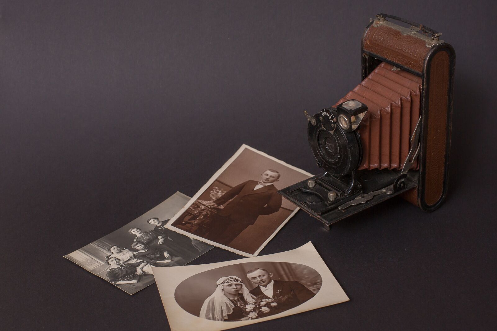 Canon EF 50mm F1.4 USM sample photo. Camera, old, nostalgia photography