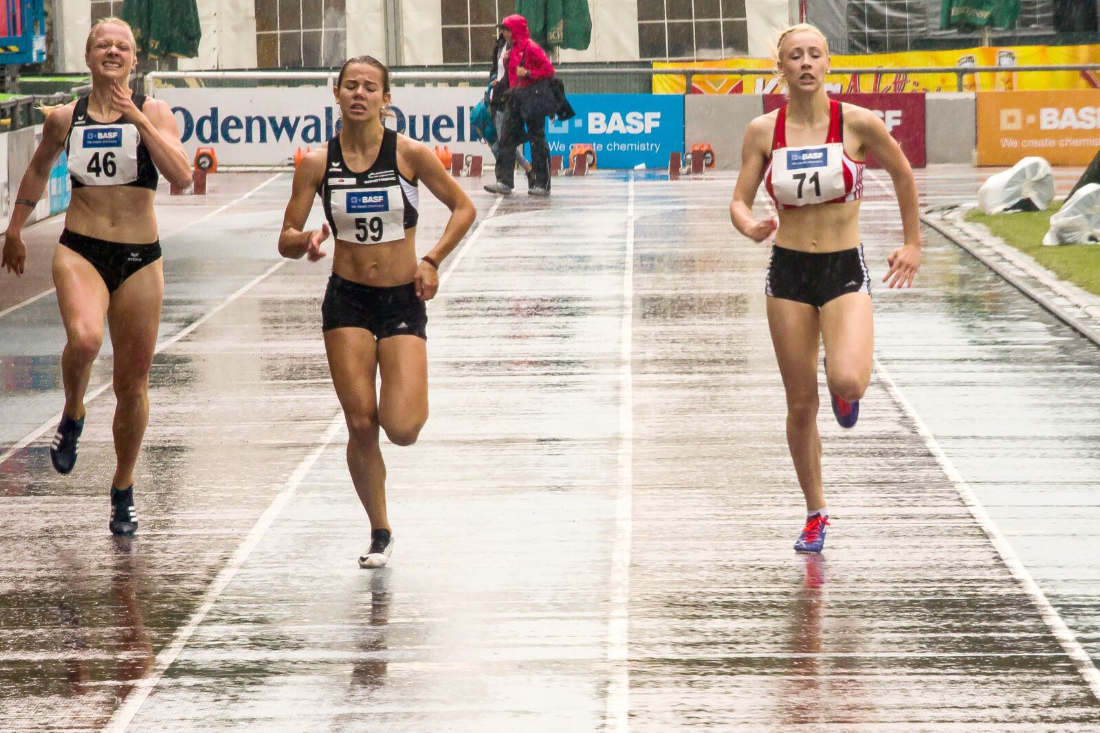 Canon EOS 70D + Canon EF 70-200mm F4L USM sample photo. Athletics, sport, sprint photography