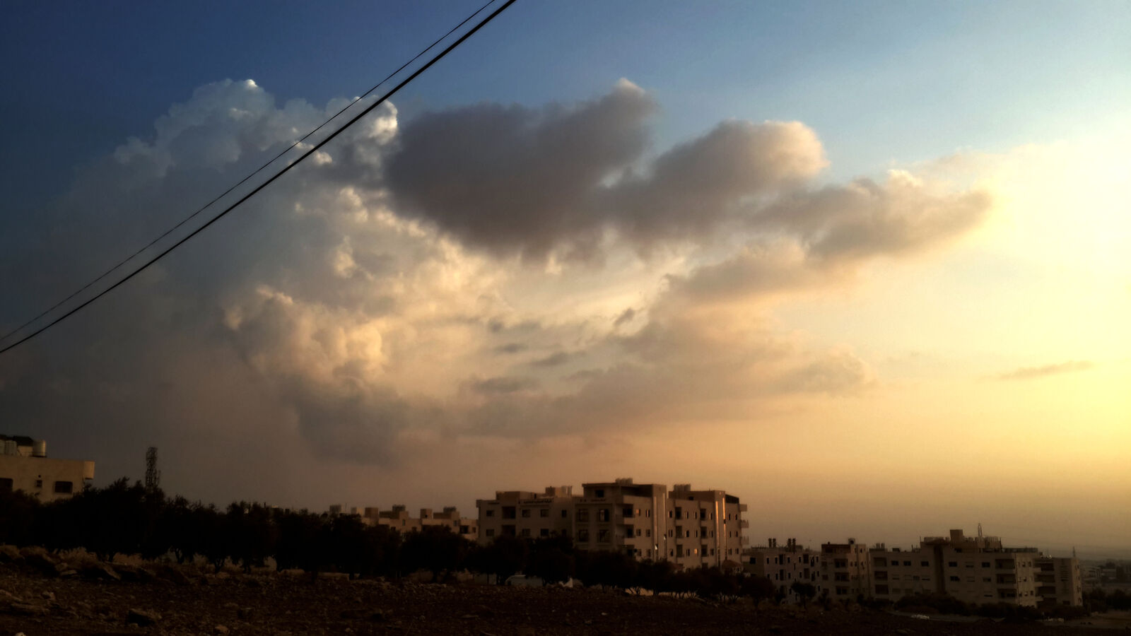 Samsung Galaxy S4 sample photo. Clouds, sky photography