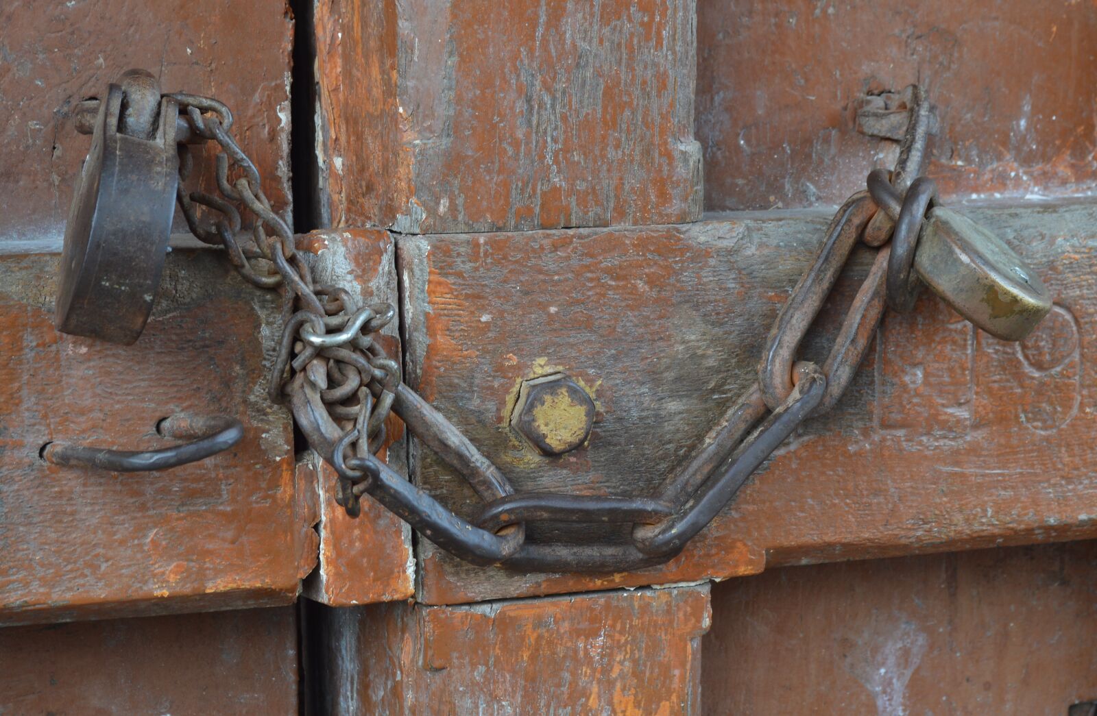 Nikon D3200 sample photo. Security, metal, castle photography