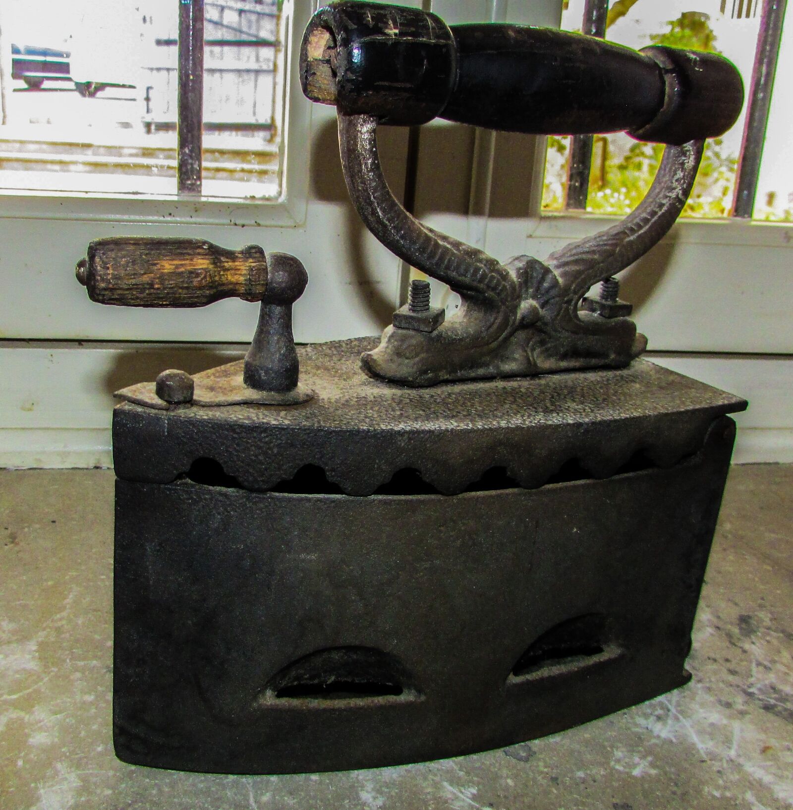 Canon PowerShot SX400 IS sample photo. Flat iron, ironing, antique photography