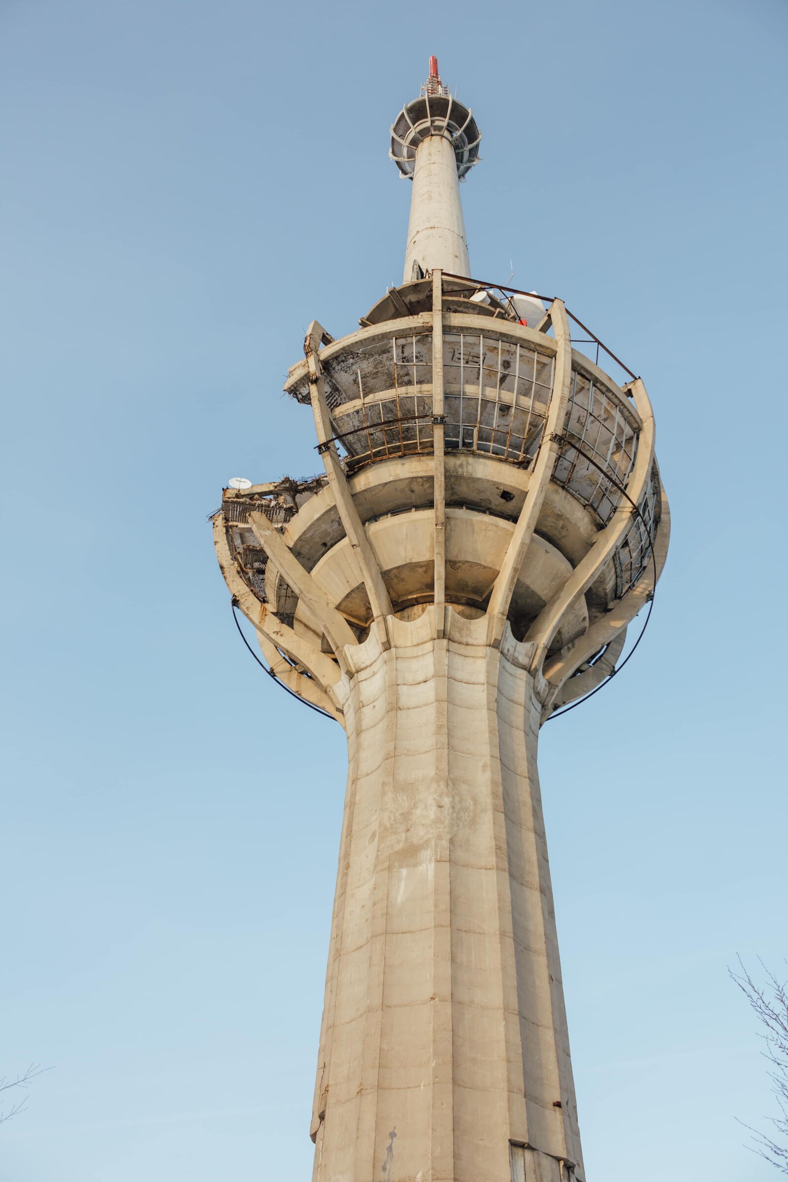 Canon EF-S 18-55mm F3.5-5.6 IS sample photo. Tower, damage, ruin, decay photography