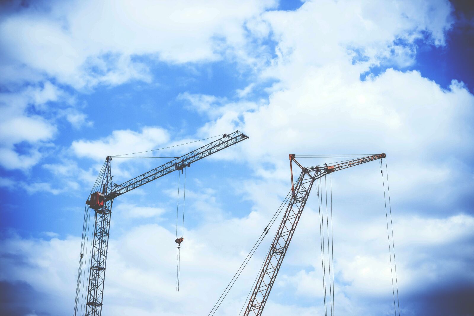 Canon EOS 600D (Rebel EOS T3i / EOS Kiss X5) sample photo. Business, construction, crane photography