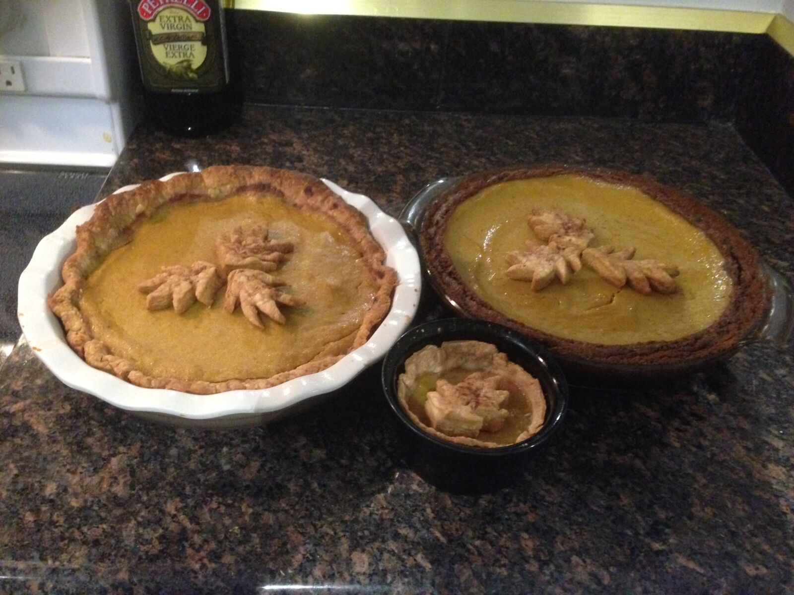 iPhone 5 back camera 4.12mm f/2.4 sample photo. Thanksgiving, pumpkin pie, homemade photography