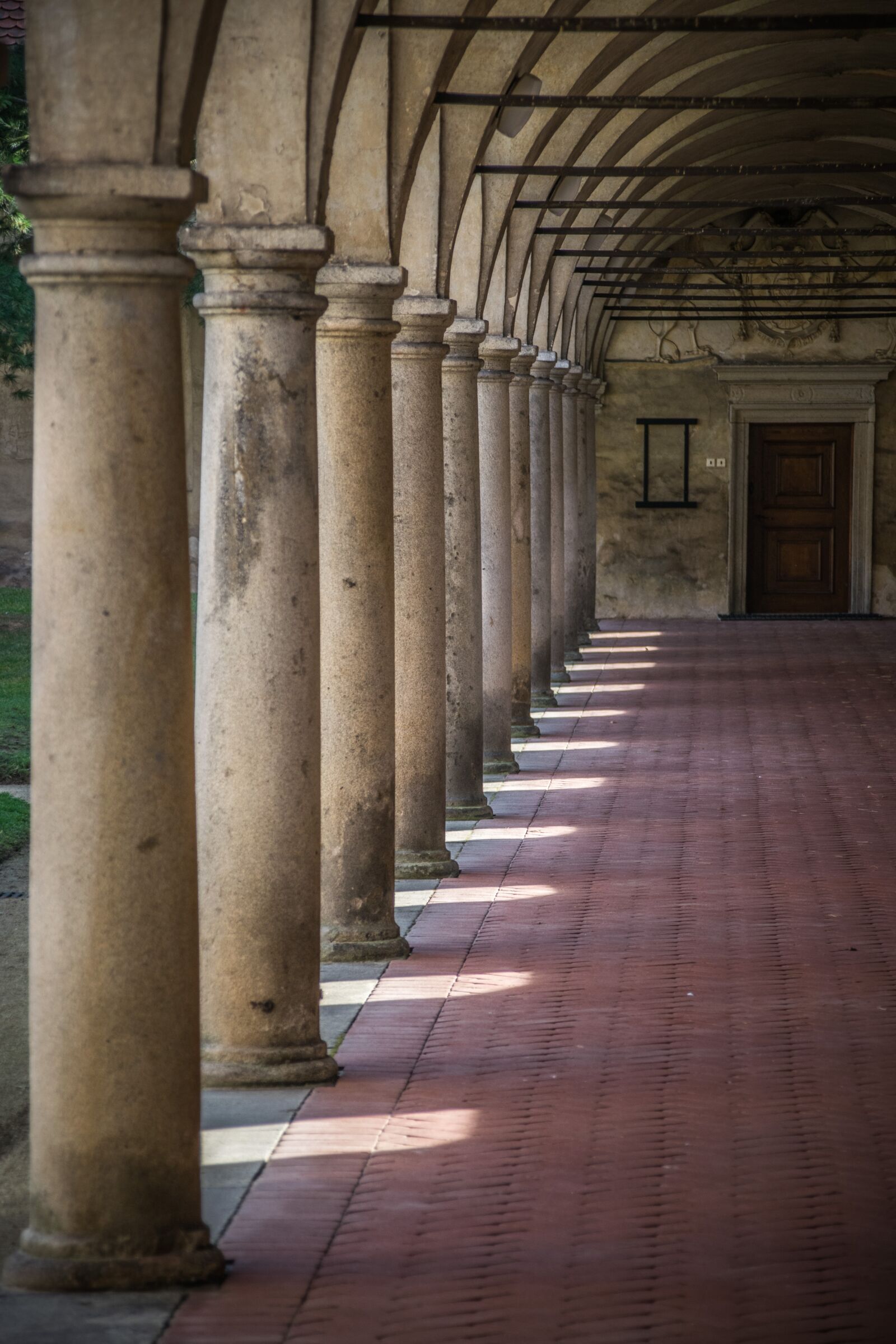 Nikon D5300 sample photo. Columns, light, architecture photography