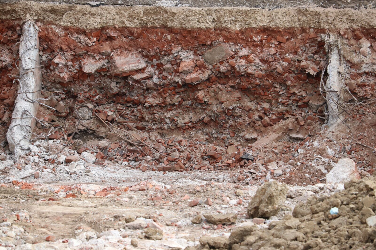 Canon EF-S 55-250mm F4-5.6 IS STM sample photo. Brick, construction, wall photography