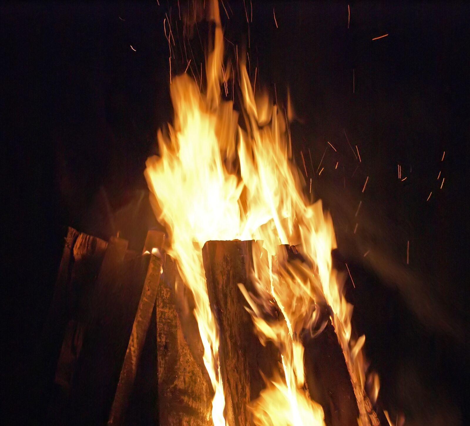 Sony Alpha DSLR-A100 sample photo. Fire, an outbreak of photography