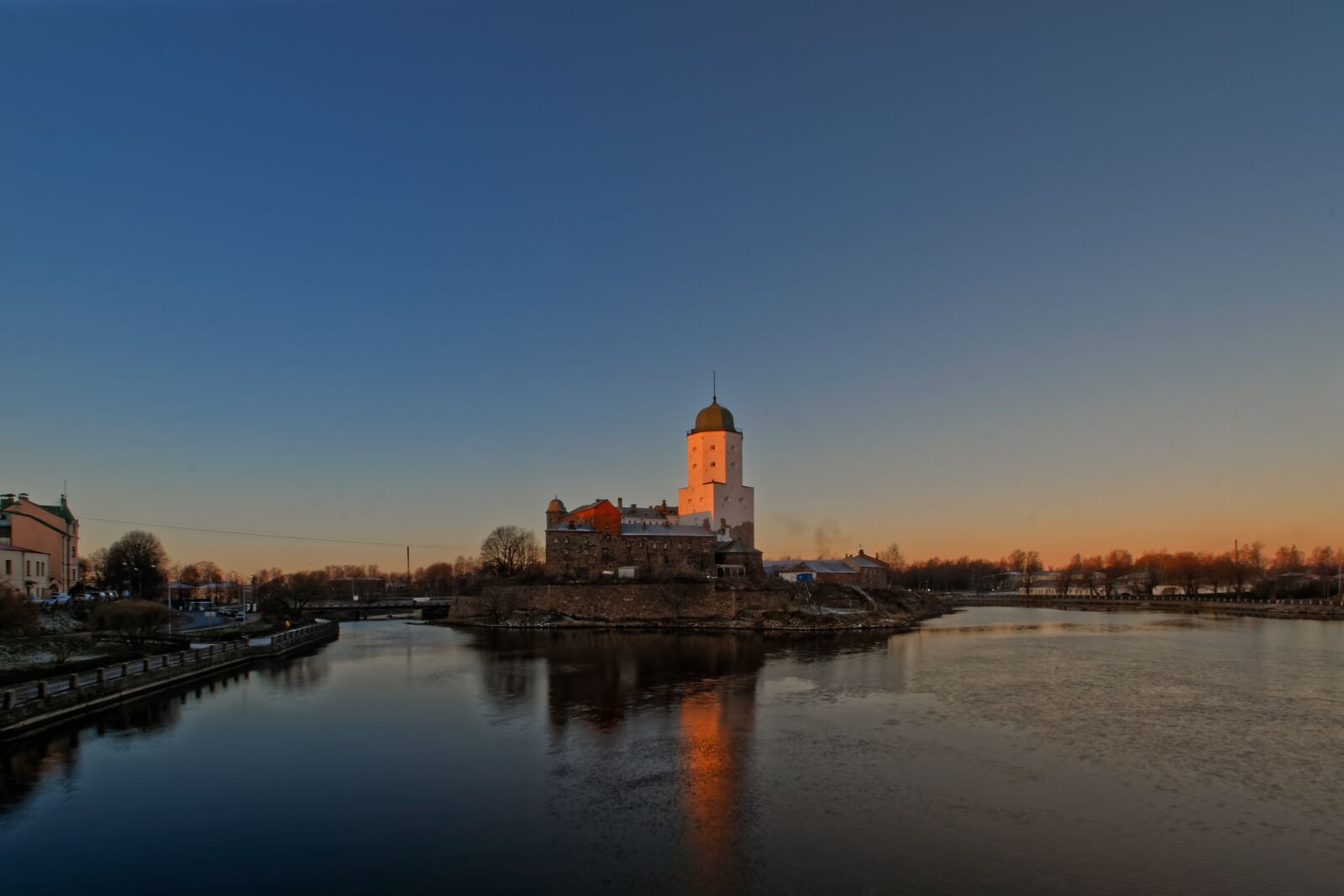 Canon EOS 500D (EOS Rebel T1i / EOS Kiss X3) sample photo. Winter, dawn, castle photography