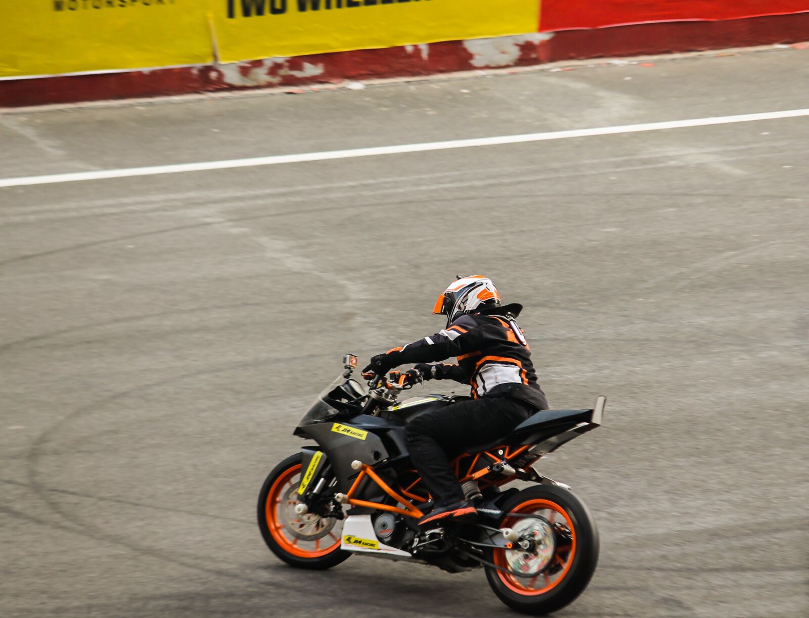 Canon EOS 1100D (EOS Rebel T3 / EOS Kiss X50) sample photo. Bike, stunt, race photography