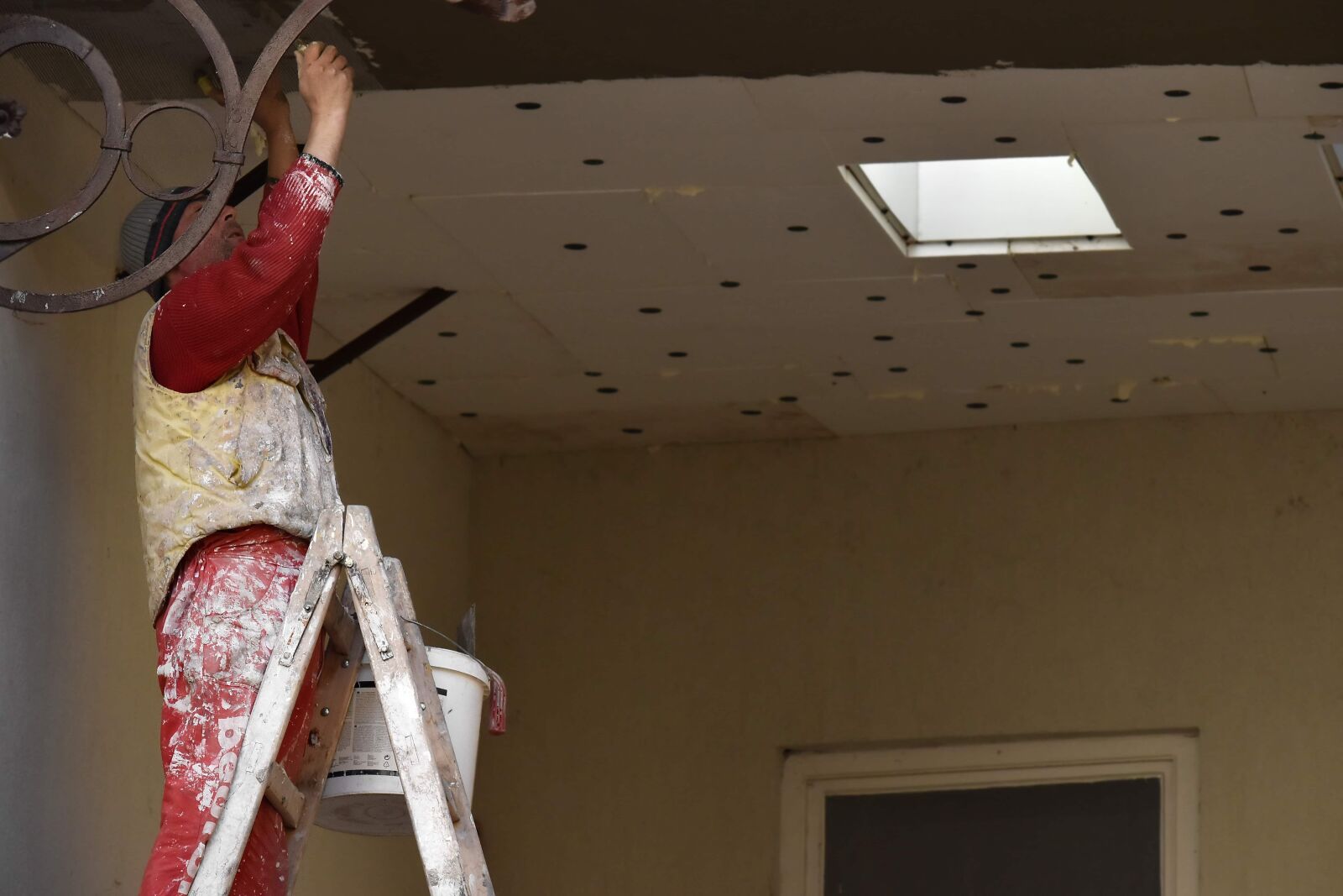 Nikon D5500 sample photo. Construction worker, ladder, painter photography