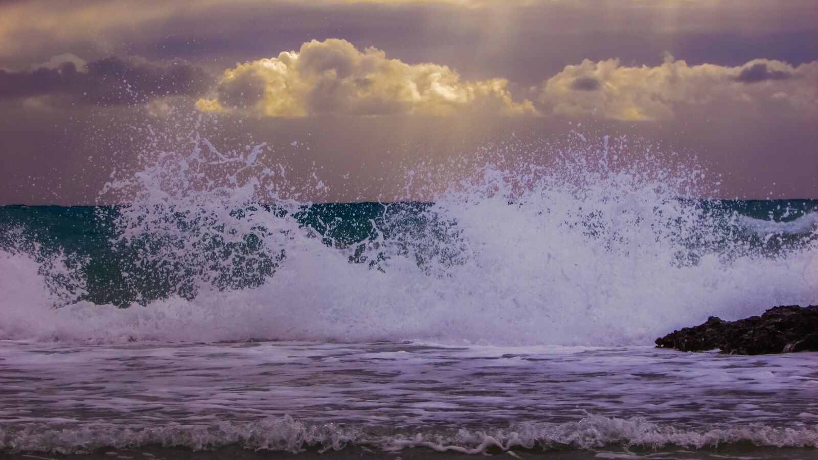 Canon PowerShot SX400 IS sample photo. Wave, smashing, wind photography